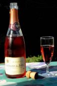Chambre d'hôte "Le Relais de la Perle" : Crémant rosé du Jura (Clavelin)